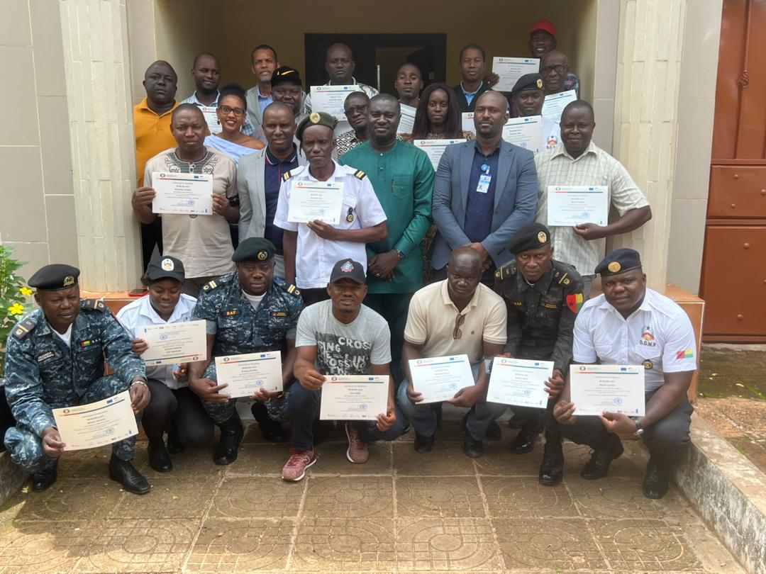 UNODC_WCAfrica's tweet photo. An #OCWART training on prevention, analysis and investigation of #TransnationalOrganizedCrime took place for LEAs & members of the #TransnationalCrimeUnit in #GuineaBissau.
We thank the support of our partners in 🇬🇼, 🇩🇪 & 🇪🇺 https://t.co/AwkQ4AGRzT