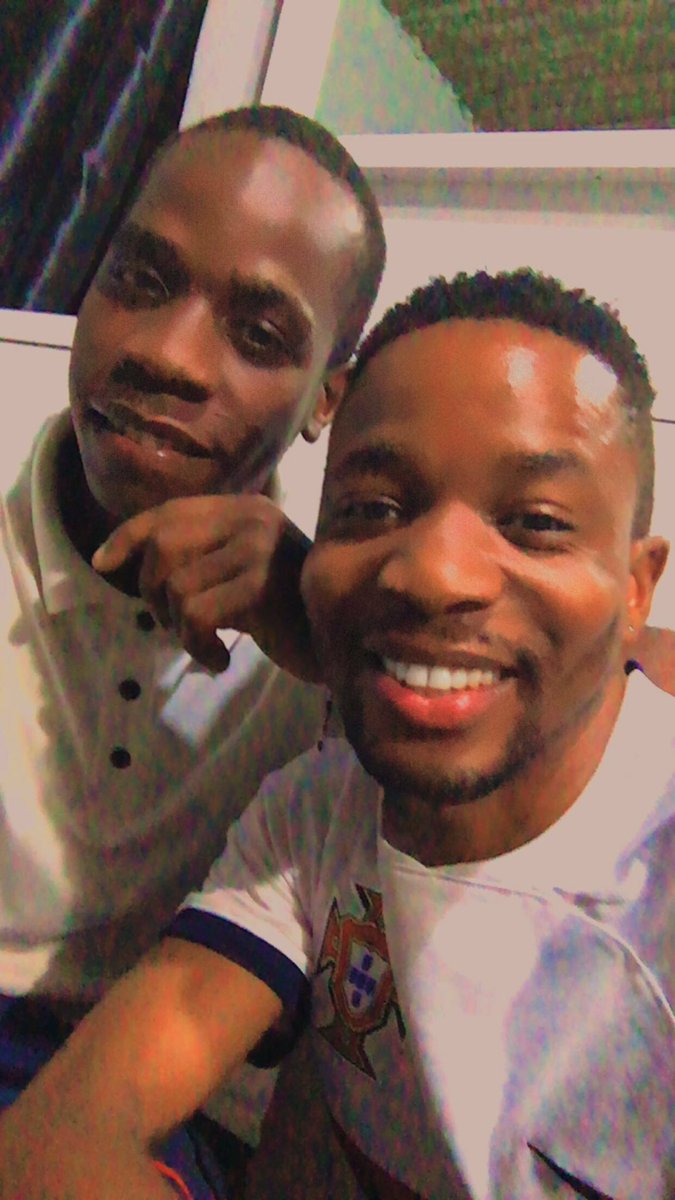 Quanto vale um sorriso, um abraço, talvez um beijo? ou até mesmo, um aperto de mão, não tem preço.
<a href="/carlaangola/">Carla Angola TV</a> <a href="/cnnportugal/">CNN Portugal</a> <a href="/selecaoportugal/">Portugal</a> <a href="/UNICEFAngola/">UNICEF Angola</a> <a href="/CBF_Futebol/">brasil</a> <a href="/fifaworldcup_es/">Copa Mundial FIFA 🏆</a> <a href="/CaboVerde_Gov/">Governo Cabo Verde</a> <a href="/nikestore/">Nike.com</a> <a href="/sandyesther1/">cucciola</a> <a href="/Versace/">VERSACE</a> <a href="/smoda/">S Moda</a> <a href="/famous_analyst/">sentinel</a>