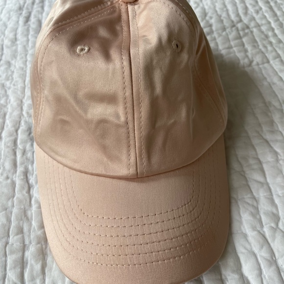 lpwrightdepot's tweet photo. So good I had to share! Check out all the items I'm loving on @Poshmarkapp #poshmark #fashion #style #shopmycloset #urbanoutfitters #hurley #levis: https://t.co/1oAJRpTrjA https://t.co/HZfSjZvlZI