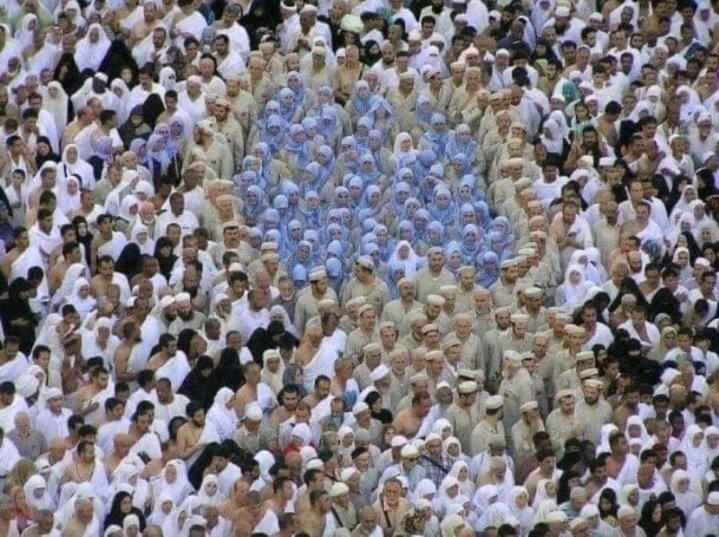 Mashallah❤️, 
A Beautiful scene, Turkish men surrounding their women to protect them from the crowd in #Hajj2023.A sight to be shown to the whole world as a prime example of how beautifully #Islam has taught men to be respectful and caring for their #women.❤️💫