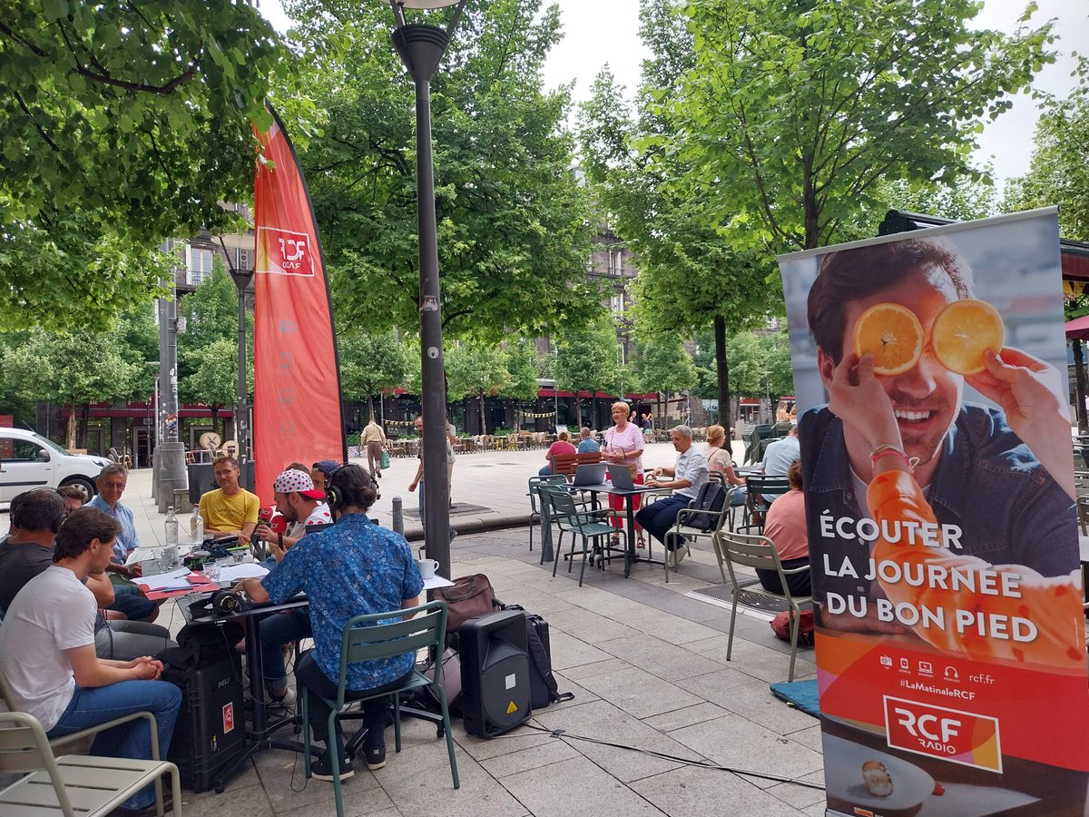 RCFPuydeDome's tweet photo. RCF maillot jaune ce lundi 10 juillet ! En direct du café Pascal place de la Victoire @ClermontFd de 11h à 12h30 puis de 17h à 18h. #TourDeFrance2023 https://t.co/Md6OEB7118