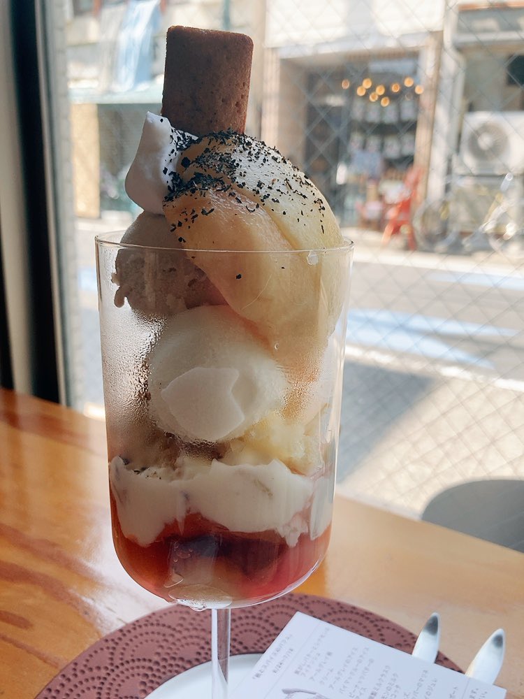 西荻窪のtypica
桃とスパイスのパフェ食べました🍑✨️
今まで食べたパフェの中で一番美味しいかった！すごく素敵なお店でした🥰 https://t.co/Pn5cqrVInG