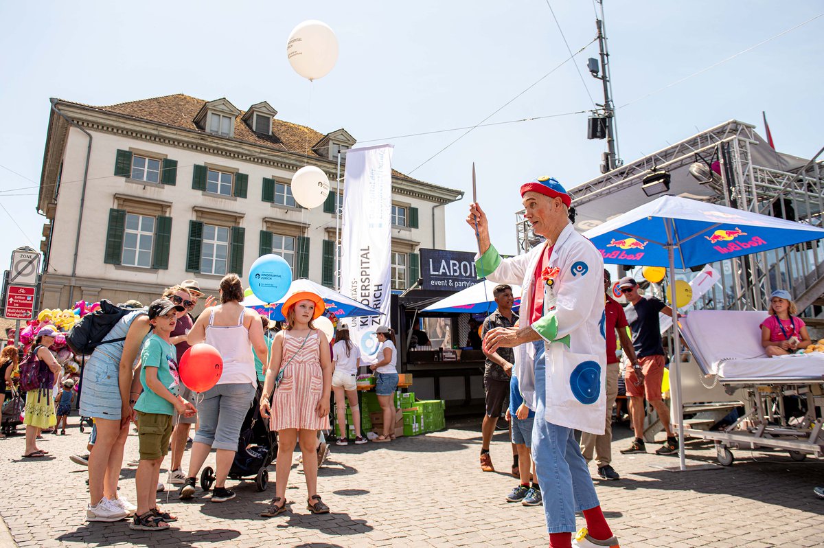 Bei hochsommerlichen Bedingungen durften wir gestern zahlreiche strahlende Gesichter an unserem Stand am Züri Fäscht begrüssen. Vielen Dank für die vielen Besuche. Wir hoffen, unsere grossen und kleinen Besuchenden hatten riesigen Spass an unseren verschiedenen Attraktionen.