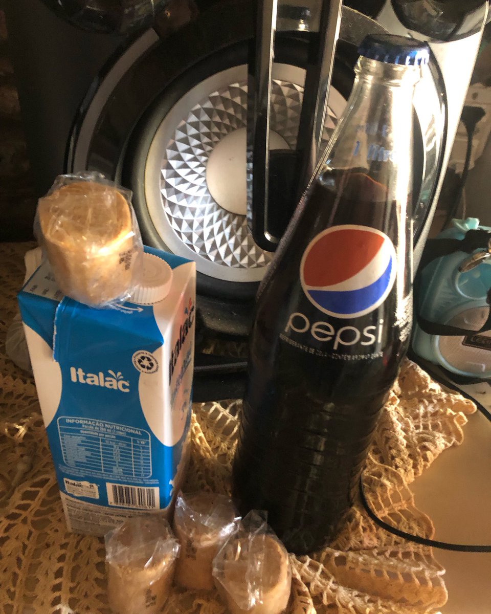 dediewonder's tweet photo. @PepsiBr @Anitta @burnaboy @ChampionsLeague Pilk aqui no Brasil é peite agora vai @PepsiBr agora peite esses caras é pra paçoca ver misture tudo https://t.co/G79nrUdFnb