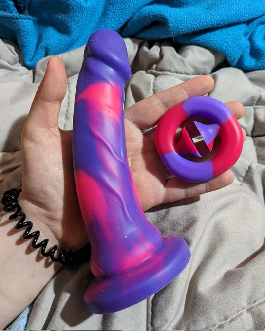 Accidentally matched my fidgit toy to my dildo https://t.co/oYXU6CWqId