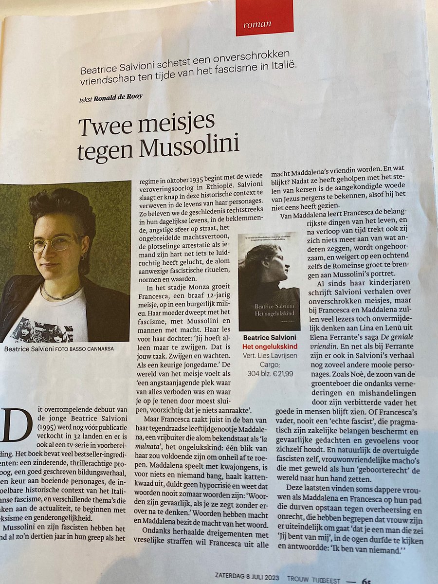 chris_kooi's tweet photo. Online is het drie keer zo overrompelend, maar nog steeds heel blij met de prachtige recensie voor "Het ongelukskind' van Beatrice Salvioni. Een bijzondere Italiaanse historische roman, ideaal voor de vakantie, voor zowel jong als oud:

https://t.co/hTS2yxVRv3 https://t.co/CLdfOfOHCL