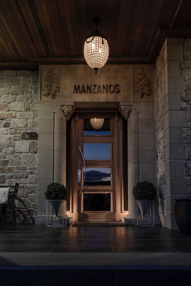 No duermas para descansar, duerme para soñar. Porque los sueños están para cumplirse.
Walt Disney.

#noche #bodegasmanzanos #enoturismo #winetourism #haro #Rioja #LaRioja #bestwineries #bestofwinetourism #tripadvisorcertificateofexcellence #celebralavidaconvino #misión