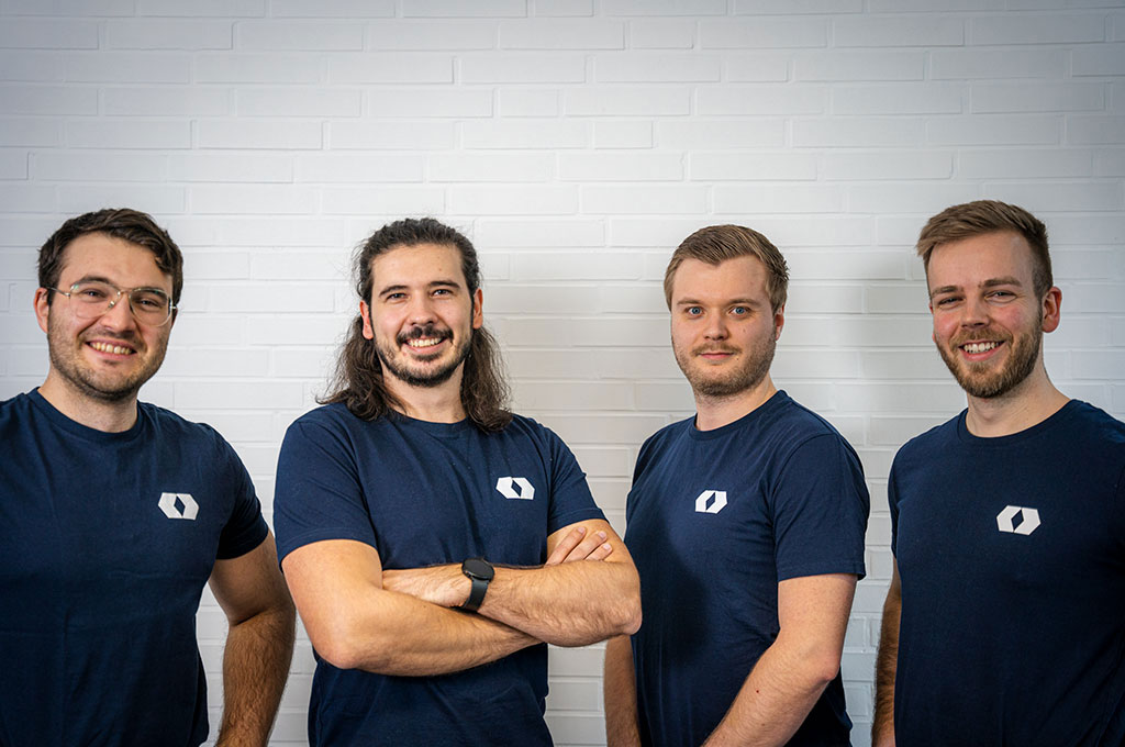 Mit Augented- und Mixed-Reality gegen den Fachkräftemangel – das ist die Idee hinter dem Bielefelder #Startup CREDULAR.
In unserem Interview gewährt Mitgründer Pascal Volkery einen Einblick in das junge Unternehmen.
➡️hn-nrw.de/forschung/ausg…