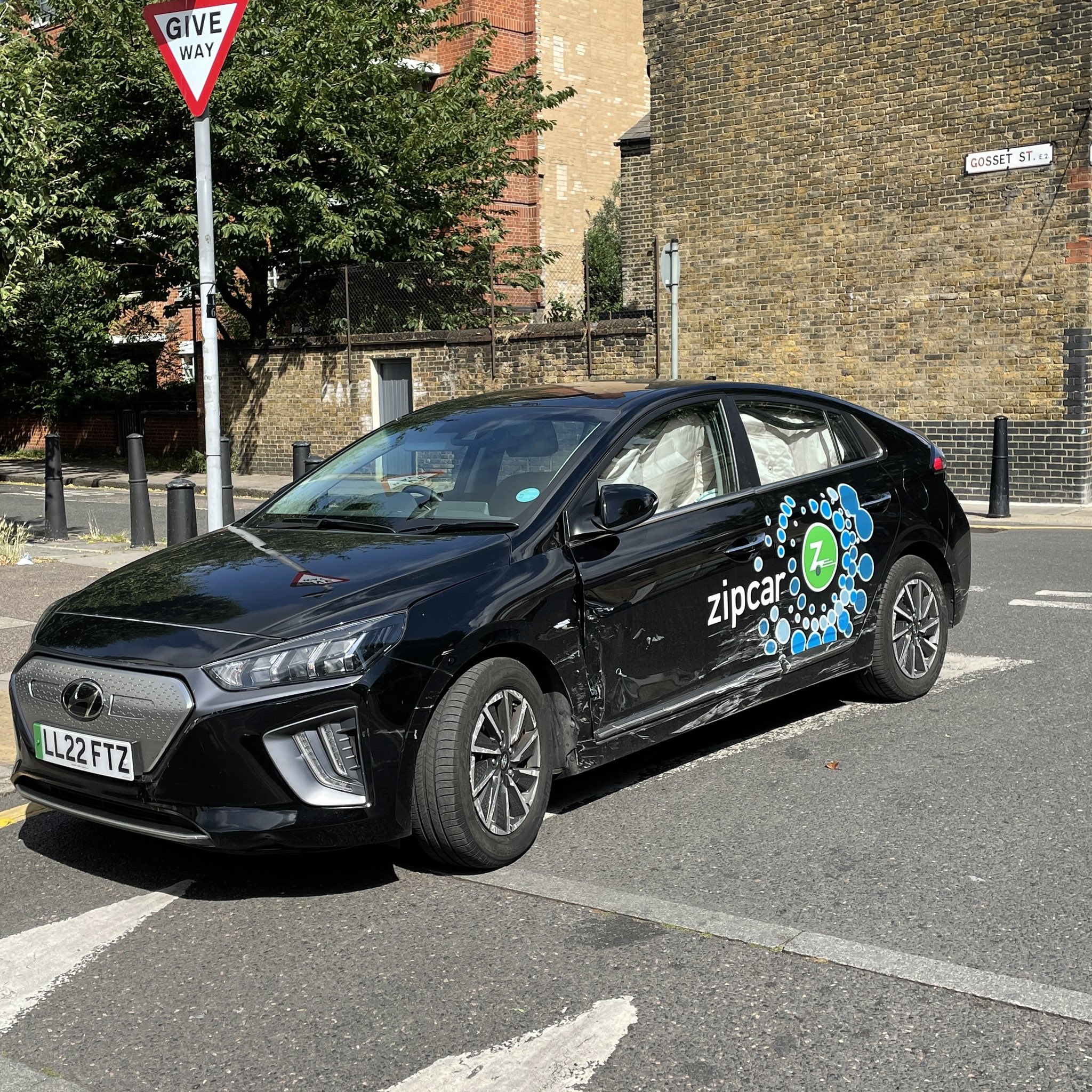 Bob From Accounts 🚲 on Twitter "Hey ZipcarUK it appears one of your drivers has been in an