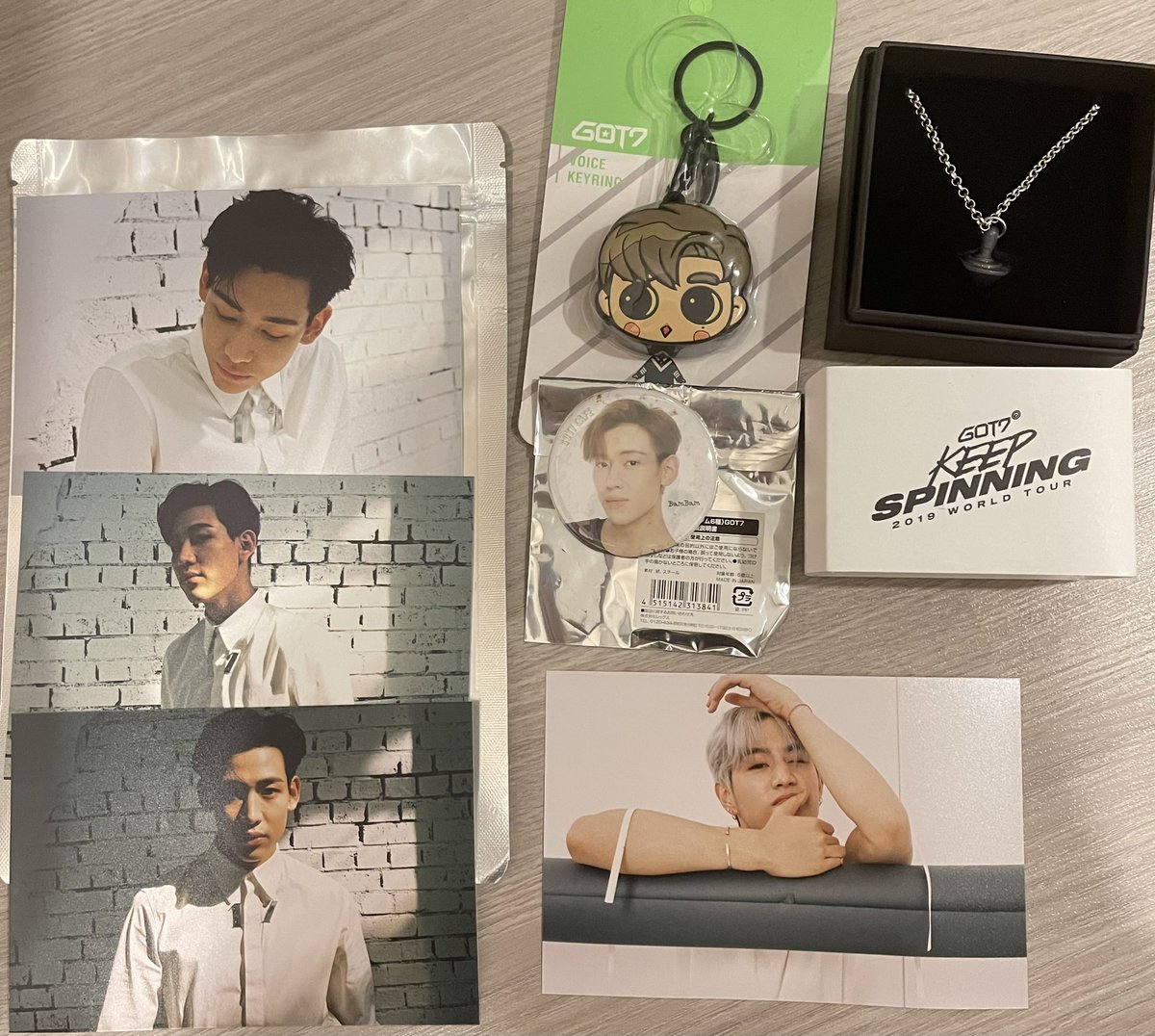 bemymtuan's tweet photo. ทั้งหมดในรูปนี้รวม 350 บาท รวมส่งค่ะ
(ไม่ขายแยก)
-รูป 4 ใบ แบมแบม 3 มาร์ค 1
-เข็มกลัดแบมแบม 1
- voice keyring bambam 1 (ไม่มีเสียง)
- สร้อยคอ มาร์ค 1
#ตลาดนัดอากาเซ่ #ตลาดนัดgot7 #ตลาดนัดแบมแบม #ตลาดนัดกัซ 
สนใจ dm ได้เลยค่ะ🙏🏻 https://t.co/rSB3boNBGs
