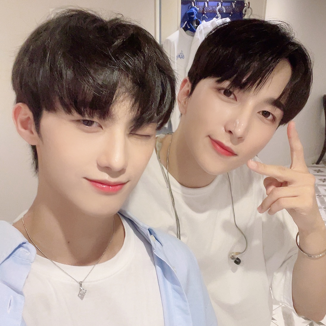 allartboyz's tweet photo. [ #전우석 🐶 ]

안녕하세요오😀 오랜만에 무대에 서서 정말 행복한 시간이였고 이런 좋은 기회를 준 우리 승환이형 사랑해요🥰 같이 무대 만들어준 루이형, 무티형, 민혁이형 고마워요 ☺

#JEONWOOSEOK 
#이승환 #천관루이 #우무티 #김민혁
#ALLARTBOYZ https://t.co/IYbw67lywb