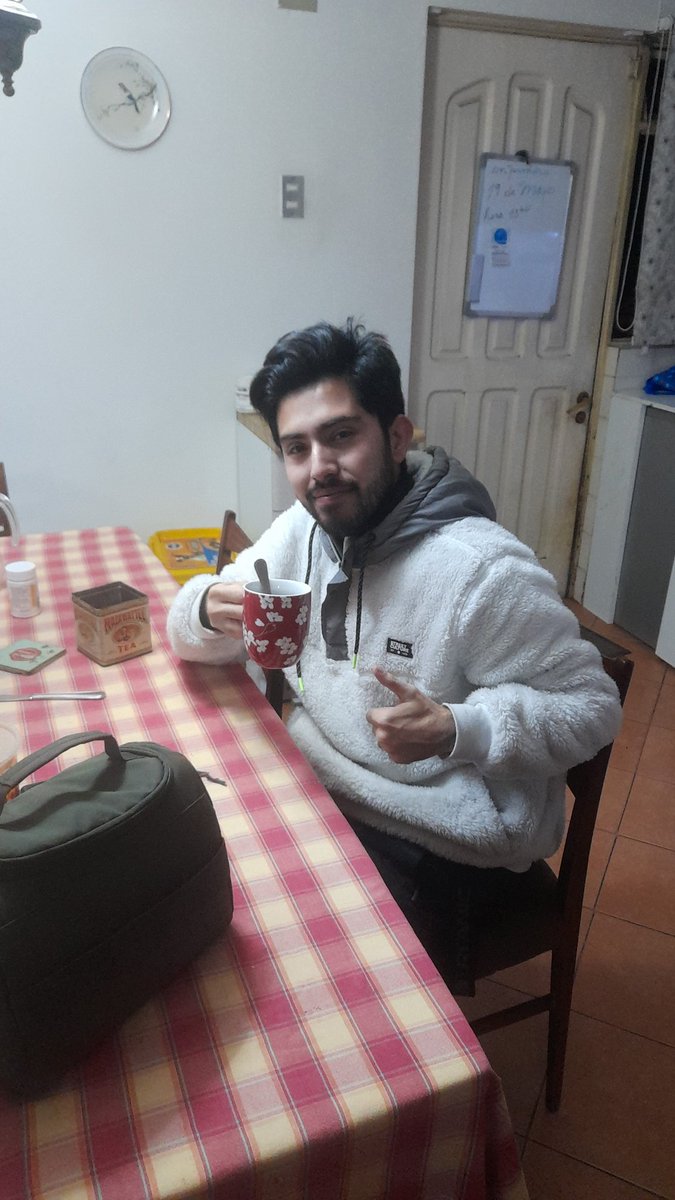 michaelconstan's tweet photo. Mi hijo Antonio Constanzo preparándose para subir a Nevados de Chillan #OYEMEGA https://t.co/jC17TmMvj5
