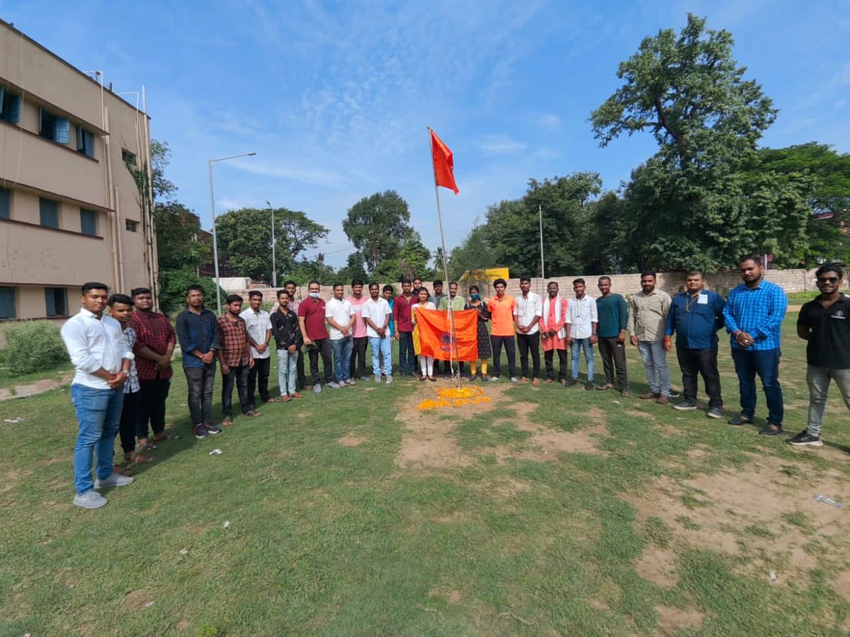 ABVPCuttack's tweet photo. ବିଶ୍ବର ସର୍ବ ବୃହତ୍ ଛାତ୍ର ସଙ୍ଗଠନ ଅଖିଳ ଭାରତୀୟ ବିଦ୍ୟାର୍ଥୀ ପରିଷଦର ୭୫ ତମ ସ୍ଥାପନା ଦିବସ 'ରାଷ୍ଟ୍ରୀୟ ବିଦ୍ୟାର୍ଥୀ ଦିବସ'  ଉପଲକ୍ଷେ କଟକ ନଗର ଶାଖା ତରଫରୁ ଏବିଭିପି ପତାକା ଉତୋଳନ କରିବା ସହ ମିଠା ବଣ୍ଟନ କରାଯାଇଛି।
#ABVP75 
#NationalStudentsDay
#ABVPCuttack https://t.co/rve2a1HcQD