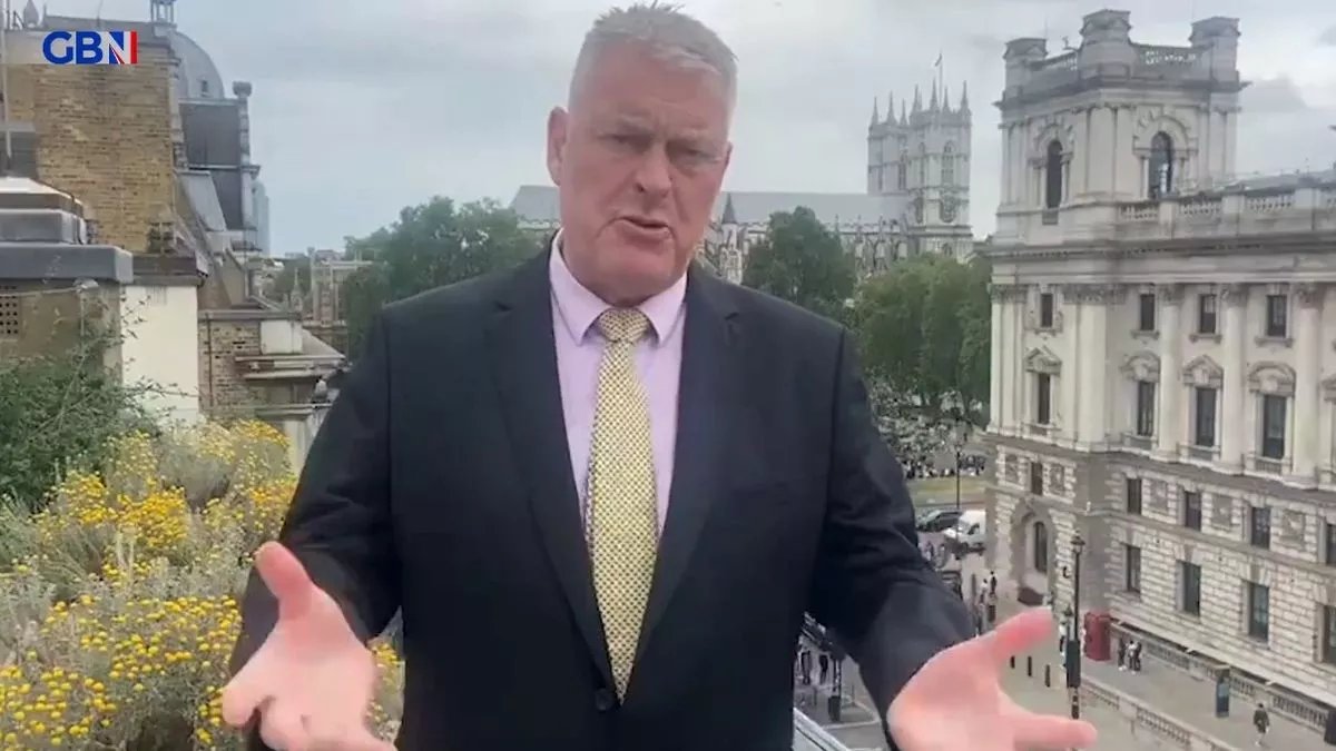 🚨 | BREAKING: Tory Deputy Chair Lee Anderson is now under investigation by the Parliamentary Commissioner for Standards for filming his GB News show on the taxpayer-funded roof terrace in Parliament