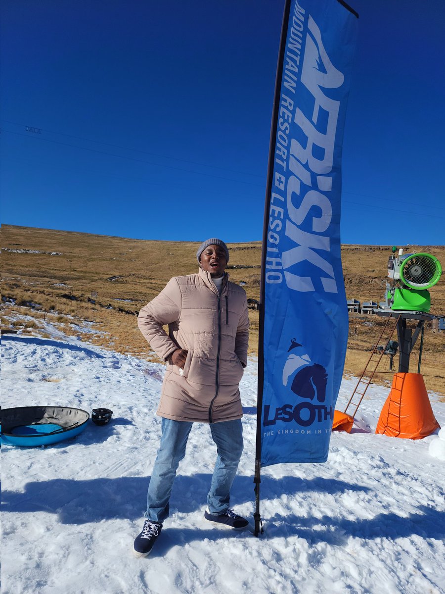 BrianTravelTour's tweet photo. It's snowing in Gauteng and if this makes you this much happy. Why not book a snowcation tour to Lesotho with us 🤷🏽‍♂️ ❄️ 🏔🌨⛄️🎿❄️. 065 884 2318 | info@btta.co.za | https://t.co/fqJRN4j9gq

#gauteng #snow #coldfront #lesotho #maseru #btta https://t.co/nVUkeeALoA