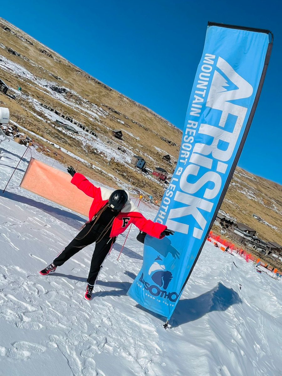 BrianTravelTour's tweet photo. It's snowing in Gauteng and if this makes you this much happy. Why not book a snowcation tour to Lesotho with us 🤷🏽‍♂️ ❄️ 🏔🌨⛄️🎿❄️. 065 884 2318 | info@btta.co.za | https://t.co/fqJRN4j9gq

#gauteng #snow #coldfront #lesotho #maseru #btta https://t.co/nVUkeeALoA