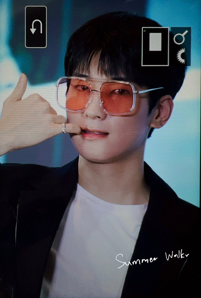 tinkswonu's tweet photo. wonwoo psycho https://t.co/odtWBJc9AE