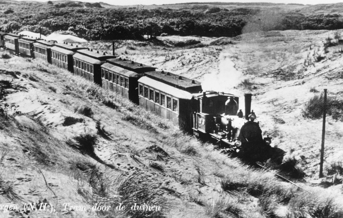 🚋🏖️ Met de tram naar zee! 

Wist je dat een eeuw geleden Alkmaarders met de tram naar het strand gingen? De stoomtram van Alkmaar naar Bergen aan Zee opende zijn deuren in 1909: …denislokaalregionaalarchiefalkmaar.nl/bronnen/stoomt…

#GeschiedenisLokaalAlkmaar <a href="/ArchiefAlkmaar/">Archief Alkmaar e.o.</a>