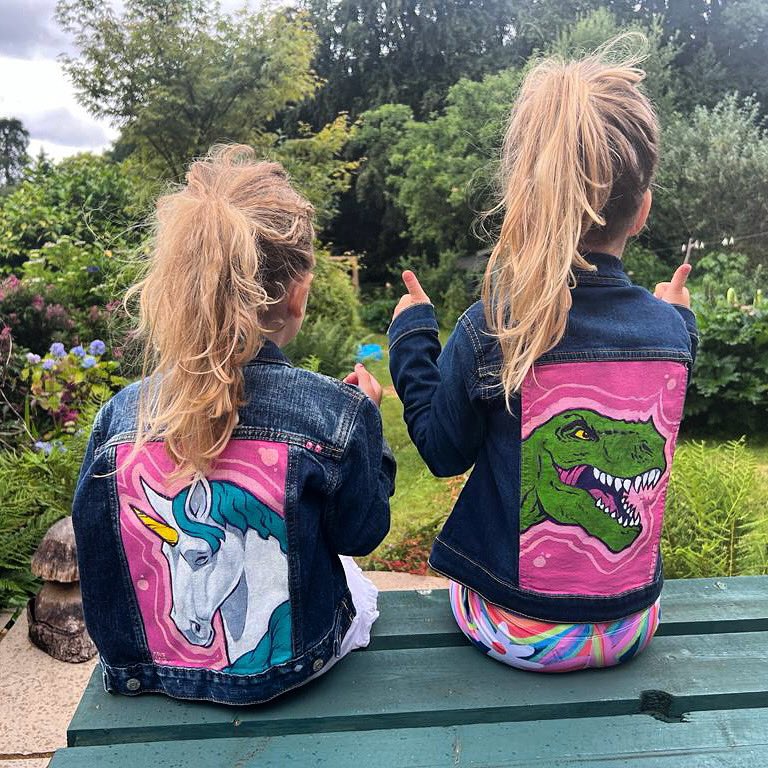 GM! Here’s two young sisters in their too-cool jackets.. who doesn’t love unicorns and dinosaurs? #paintedjacket