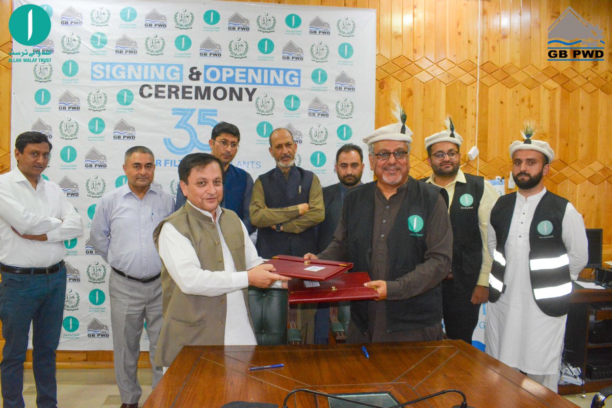 AllahWalayTrust's tweet photo. اللہ والے ٹرسٹ اور GBPWD کے درمیان LOI پر دستخط کی تقریب سیکرٹری ورکس آفس میں منعقد ہوئی۔ اللہ والے ٹرسٹ کے چیئرمین شاہد لون اور سیکرٹری ورکس صفدر خان نے LOI پر دستخط کیے۔
#Allahwalaytrust #TogetherWeCan #gilgitbaltistan #waterfiltration #cleanwaterforall #cleanwater https://t.co/HJQm0JtLXp