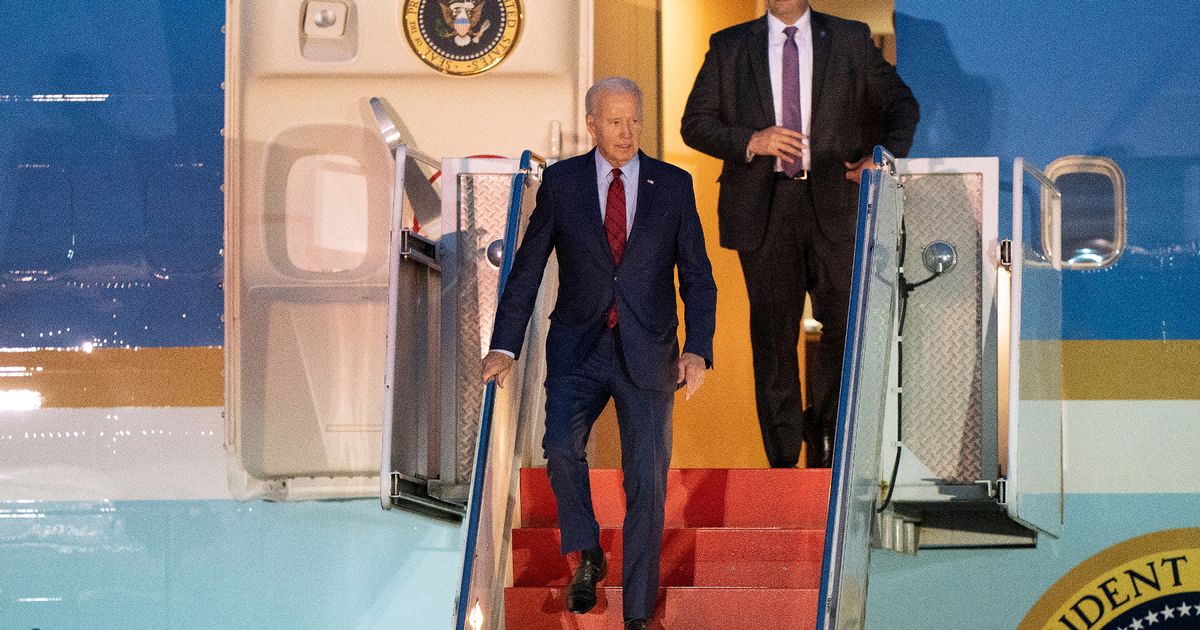 SaharaReporters's tweet photo. President Biden Arrives In UK To Meet Sunak, King Charles Over Ukraine’s Bid To Join NATO | Sahara Reporters https://t.co/7FFPsiVAXT https://t.co/g0hS3dZfiV