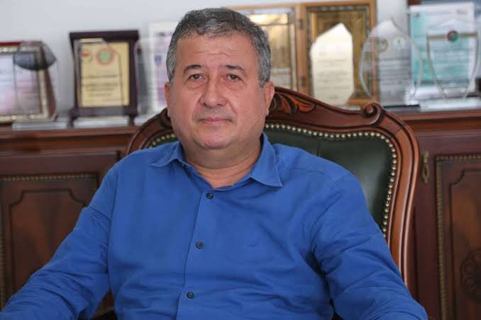 Yargıç Ahmet Çakmak, Erdoğanın üçüncü kez adaylığına, YSK’ya verdiği dilekçeyle itiraz etmişti.Erdoğan’ın sopası HSK Çakmak’ı ihraç istemiyle disipline sevk etti.Yetmedi;24 saatte 860 kmlik yolu gitmediği için soruşturma açtırdı.Yargıç linç tehdidinde.Tehlikenin farkında mısınız?