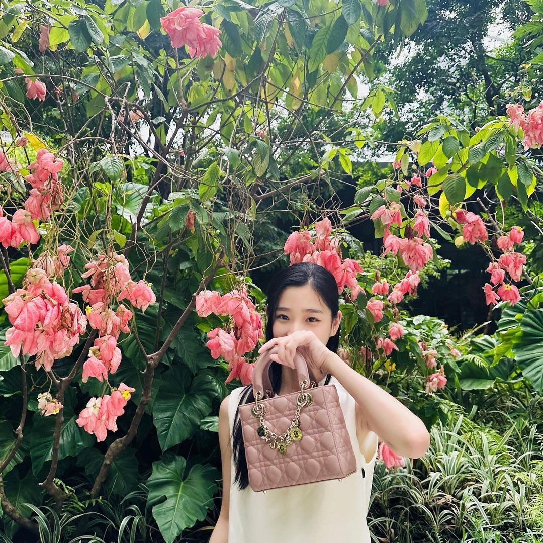 Garden date with my Lady Dior🪷🐿️´͈ ᵕ `͈ ♡°◌̊ <a href="/Dior/">Dior</a> #LadyDior

.

IG : Tontawan : Update 

.

#tontawan_t #tontawan 
#intuyou