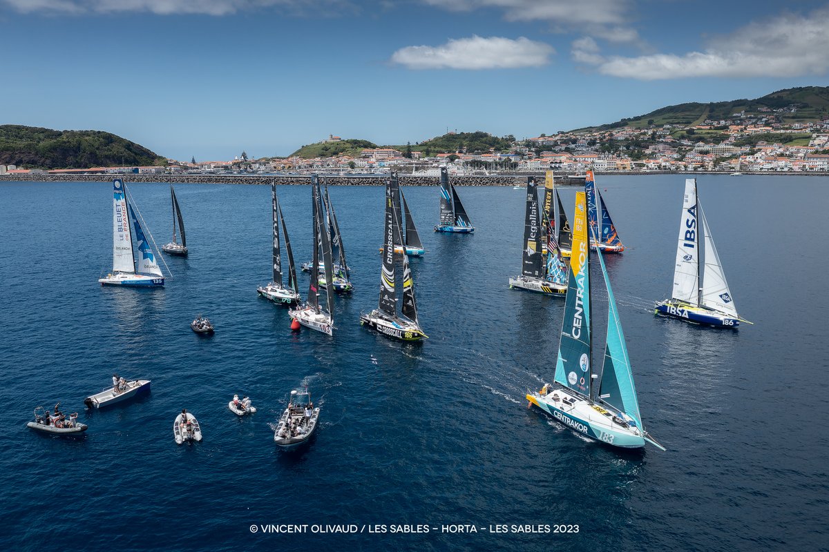 Lgrandlarge's tweet photo. [CLASS40] C’est parti pour la deuxième étape des Sables - Horta - Les Sables ! 🤩 

6 marins lorientais ont pris le départ de l’étape retour vers la Vendée, avec une option nord, @AchilleNebout pointe actuellement en 2e position ! 🔥 

#CourseAuLarge #Sailing #MadeInLorientLaBase https://t.co/1u5r1MD7EE