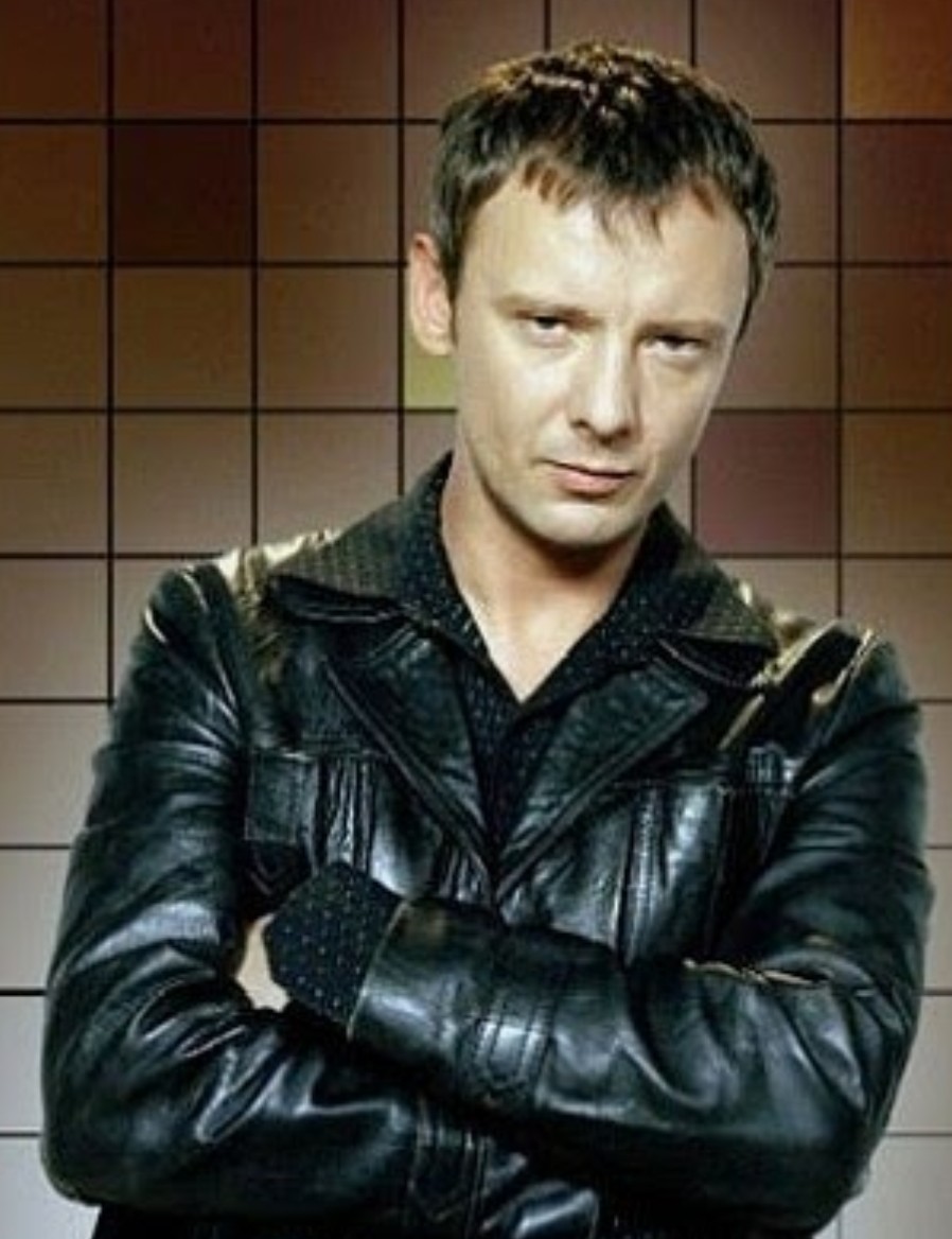 Happy Birthday to John Simm, hunk for today 