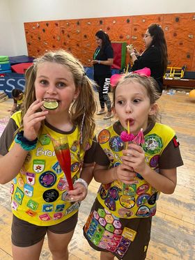 girlguidingbgo's tweet photo. Safa 1st Brownies opened in 1970 in Dubai, on Thursday we had our closing meeting. 😢 but we had so much fun! Games, songs, mocktail mixing, cupcake decorating and an awesome award ceremony! Well done Brownies! 
1/2
#SailingWithBGO https://t.co/N9bSyCFTUQ