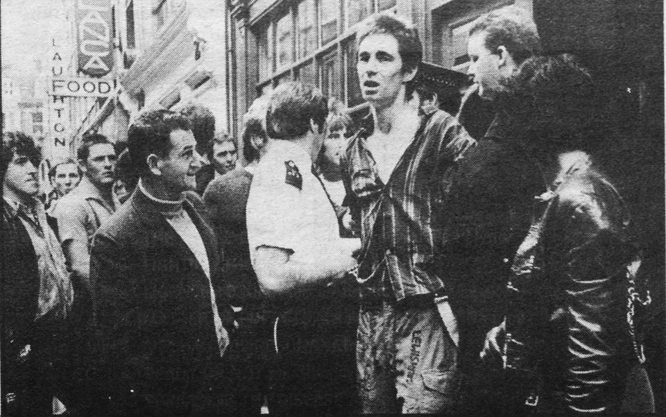 Jimmy Pursey was arrested after performing with Sham 69 on the wrong side of the rooftop of the Vortex Club in London, while promoting their 1977 debut single “I Don’t Wanna”. Photo Jill Furmanovsky

#JimmyPursey #sham69 #70s #punk #rock  #alternativerock #musicphoto #rockhistory