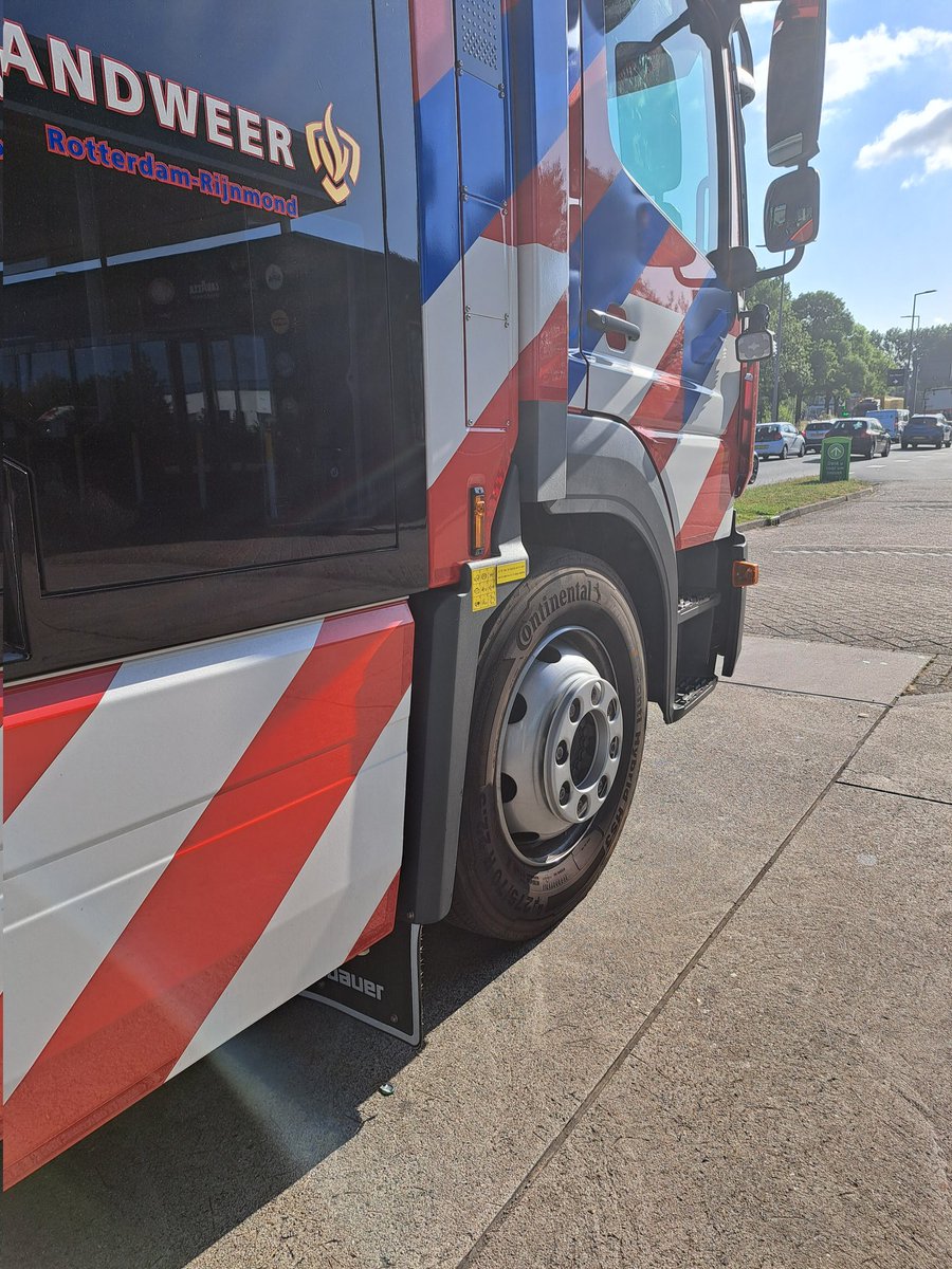 Deze week heb ik verschillende rijtrainingen <a href="/PROCentrumNL/">PROCentrum</a> en dus ook verschillend van inhoud en opbouw. Vandaag op pad met nieuw spul.😎🚒. <a href="/BrandweerRotter/">Brandweer Rotterdam</a> #rijtraining #rijopleiding #blauwblauw #overheid #brandweer #ambulance #politie #rijkswaterstaat #boaacademy #handhaving
