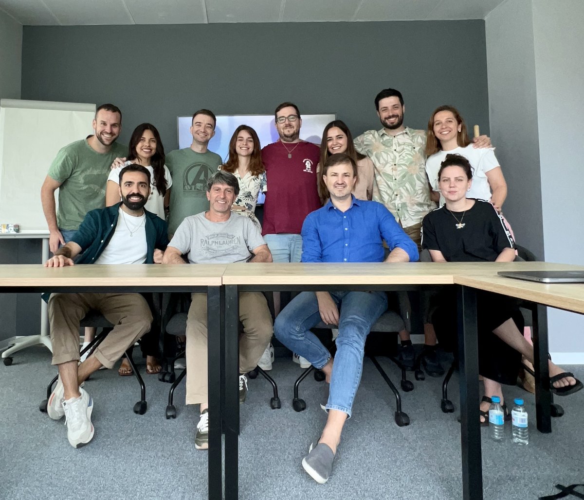 ¡El pasado lunes y martes tuvimos nuestro encuentro presencial! 🎉Analizamos los logros del Q2 y presentamos los nuevos proyectos. Además, tuvimos como invitado al Dr. Raúl Morales Prieto quien nos ayudó a darle forma a los #informes médicos. #mediquo