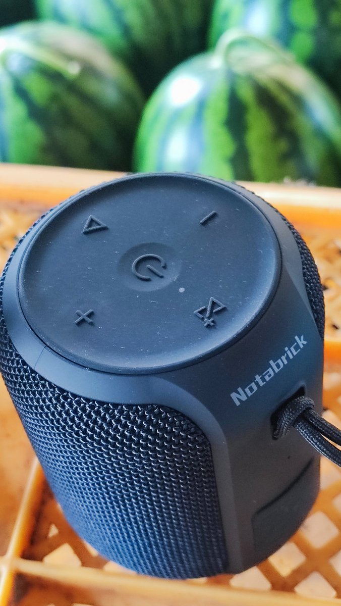 yoshimiya42's tweet photo. Bluetoothポータブルスピーカー買いました。
いろいろご意見頂いたんですけど価格の安さに釣られてしまいました（購入時はセール価格で1999円）😂
けっこう低音も効いていて値段以上の価値はあったと思います☺️
#ポータブルスピーカー
#NOTABRICK https://t.co/L16nSeSZZT