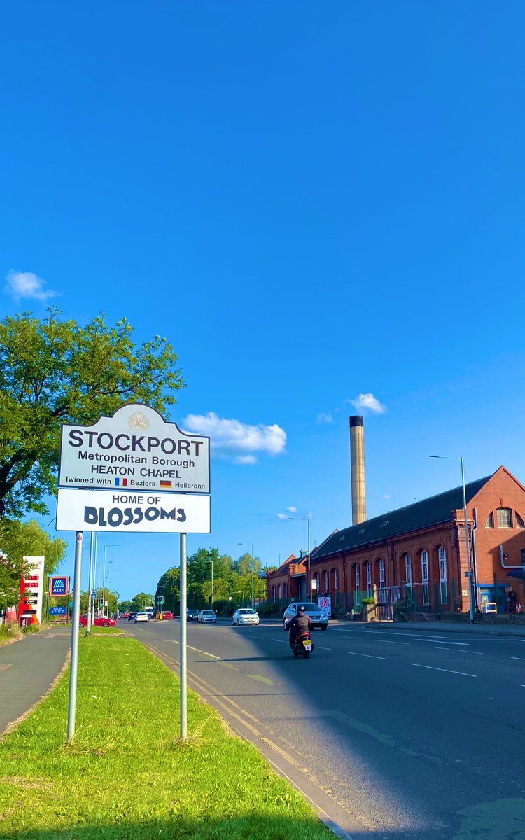 Moving to Heaton Chapel and seeing this on way to our new home….bloody love it 😀 @BlossomsBand 🙌🏻 #theheatons