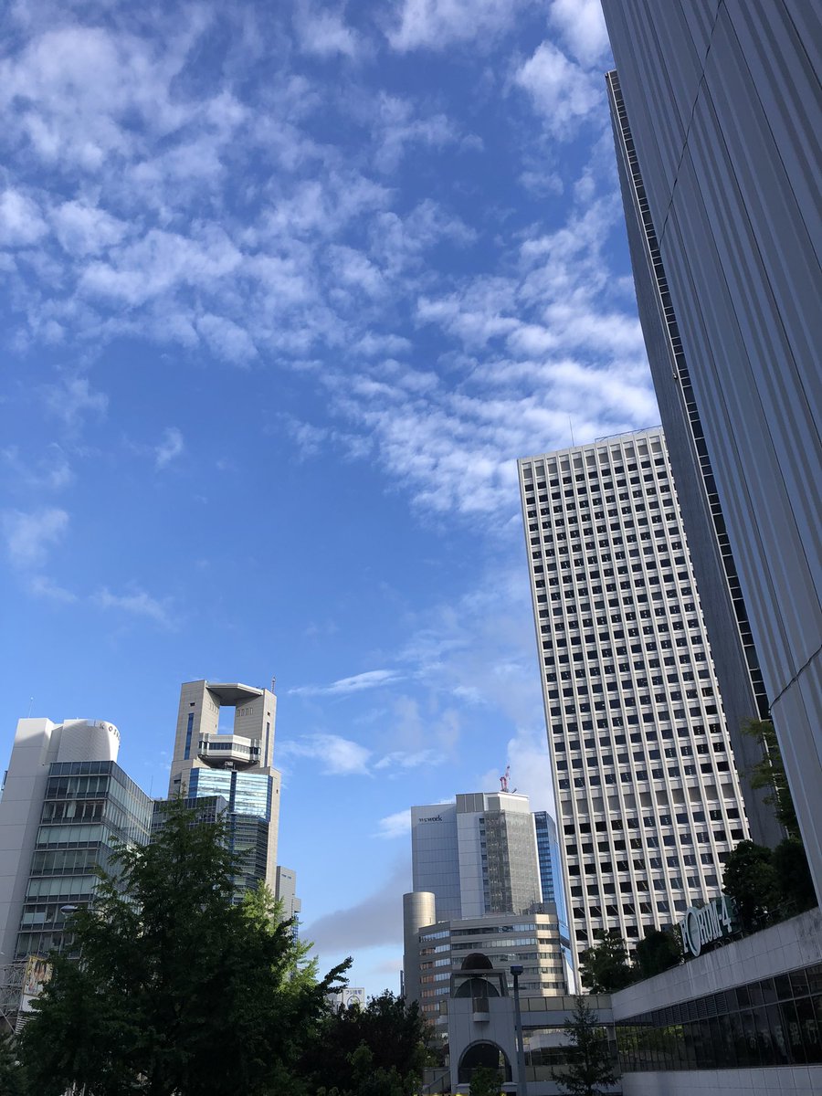kentate1965's tweet photo. 近くの回転寿司です…親父が母親の好きな？うなぎをゴルフ打ちっ放し練習の帰りに買って帰ってました😃昨日母親を看取りました…半年前に亡くなった親父に呼ばれたんだな…寿司食って帰ろう‼️😤マーキーさんに元気もらったし‼️
#mn765
#梅田空 https://t.co/5H4DDM8UvA