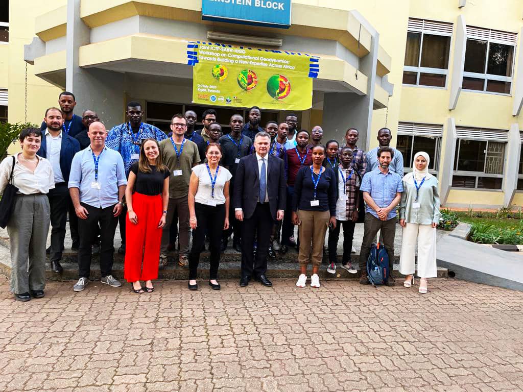 ictpeaifr's tweet image. @ictpeaifr  would like to thank all the participants, speakers and sponsors (@ictpnews , @theIUGG , @Uni_Rwanda  &amp;amp; @ambafrancerwa) who brilliantly contributed to the joint ICTP-EAIFR-IUGG workshop on Computational Geodynamics (3-7 July 2023)...