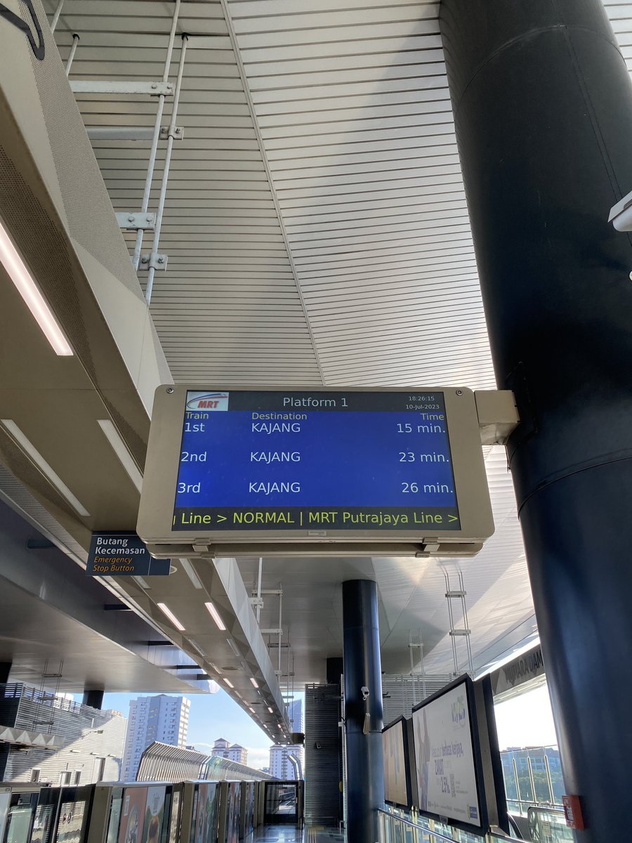KinneyAhsekinS's tweet photo. Semakin hari semakin lebam nak tunggu mrt ni https://t.co/CIoMWpv0hK