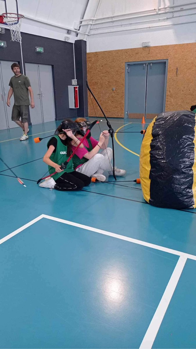 Vacances apprenantes :
Journée 2 : activités sportives au collège avec tir à l'arc, jeux de rapidité et de réflexe et bubble foot.
Les élèves ont pu s'initier à ses activités ludiques, le tout dans la joie et la bonne humeur.