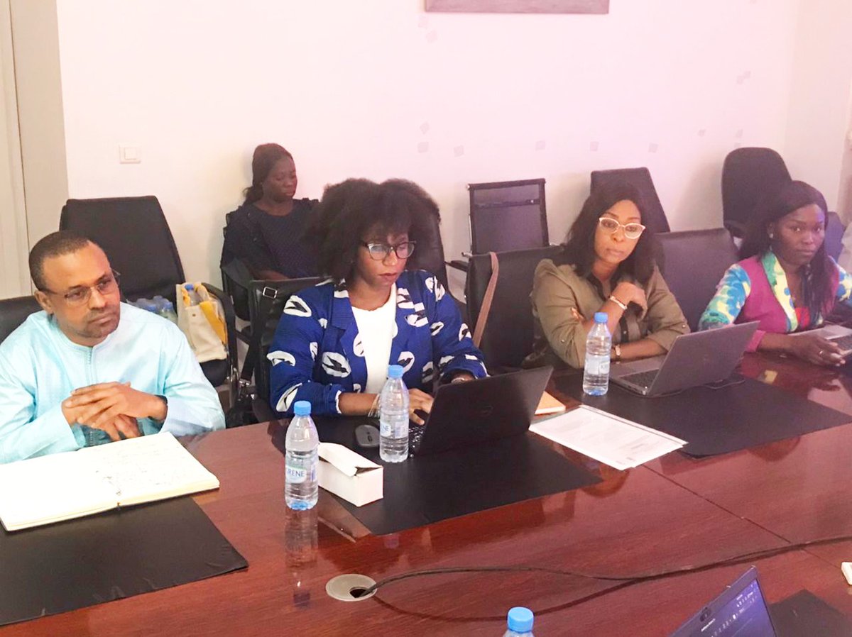 PNUDSenegal's tweet photo. @PagnumSenegal en comité de pilotage: opérer la transformation digitale de l'administration publique avec l'appui du PNUD & @MCTPEN
☑️Ne laisser personne pour compte
☑️Préserver les droits et le bien-être de chaque citoyen, en particulier des plus vulnérables
#SN2025
@UNDPAfrica https://t.co/njx5rwPBAF