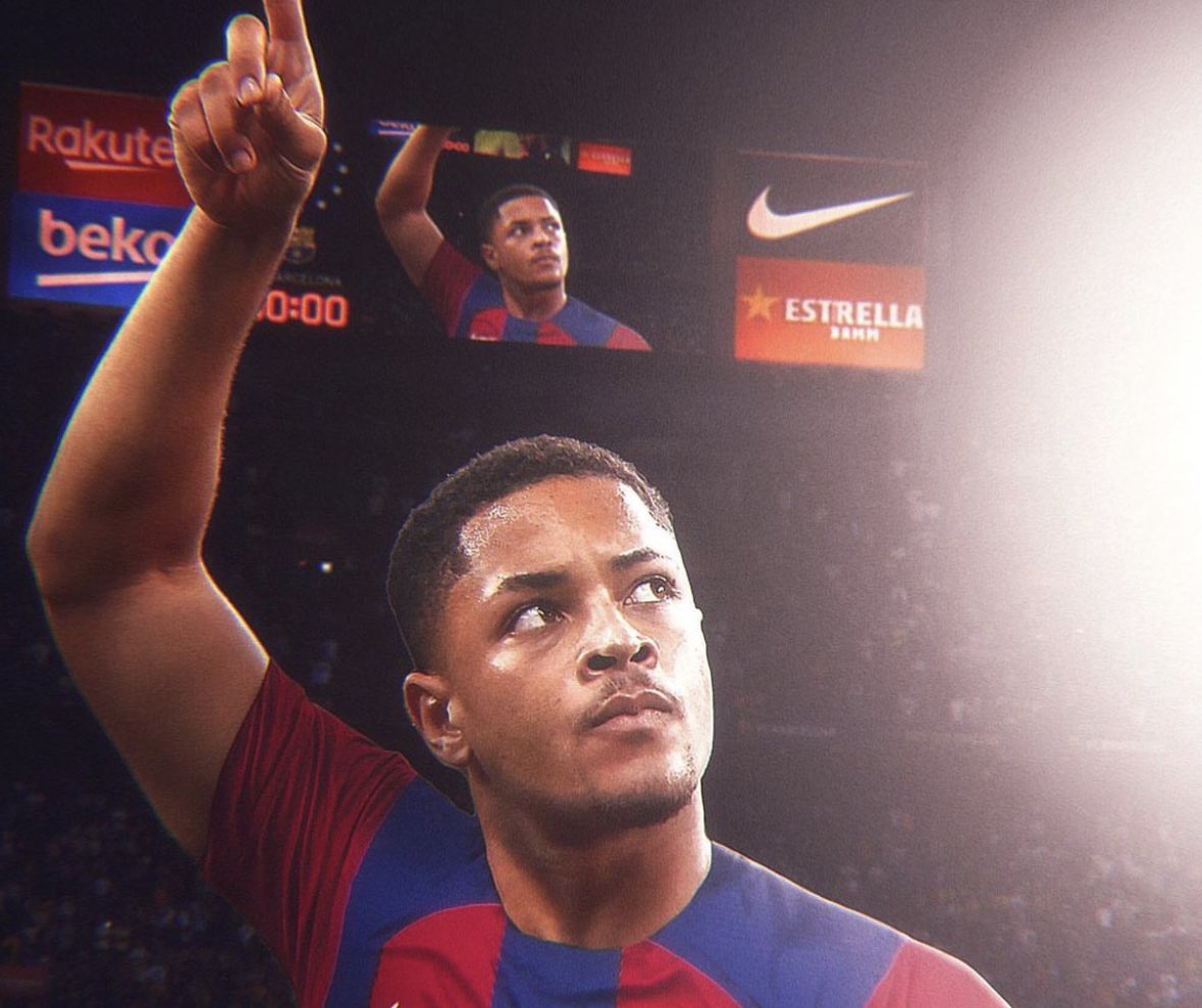 Barcelona are preparing club statement to announce Vitor Roque as new signing for January 2024. 🔵🔴🇧🇷 #FCB Details confirmed. ◉ €30m fixed fee to Paranaense. ◉ €26m add-ons performances, goals and trophies related. ◉ €5m add-ons if he will be in top 3 of the Ballon d’Or.