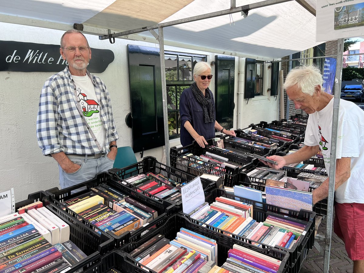 Groet uit Groet. Zomersvondbraderie. Mijn collega’s van de boekenkraam. #boeken