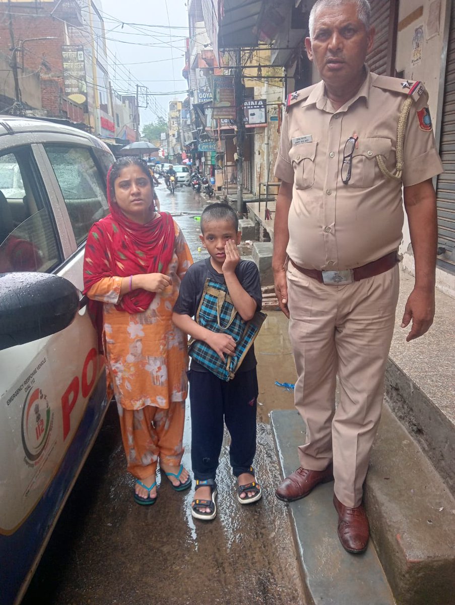 An 08 year old boy who went missing from Mori Gate Manimajra was reunited with his mother within an hour of the missing report by PCR vehicle staff. 

Mother thanked the police officials for returning her smile

#LetsBringTheChange
#WeCareForYou