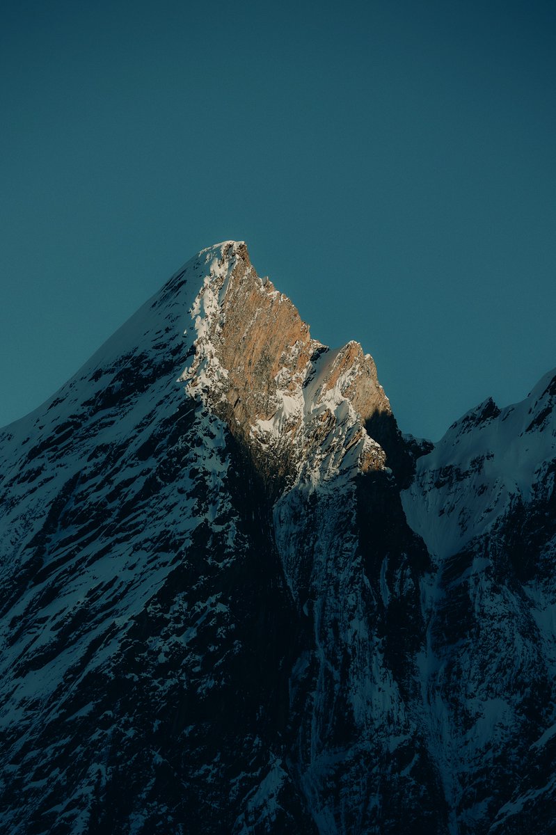 canipeljelle's tweet photo. Last light.
#nepal #dharamsala #wanderlust #mountains #nature #NaturePhotography #reislust https://t.co/3XHDOYGQqn