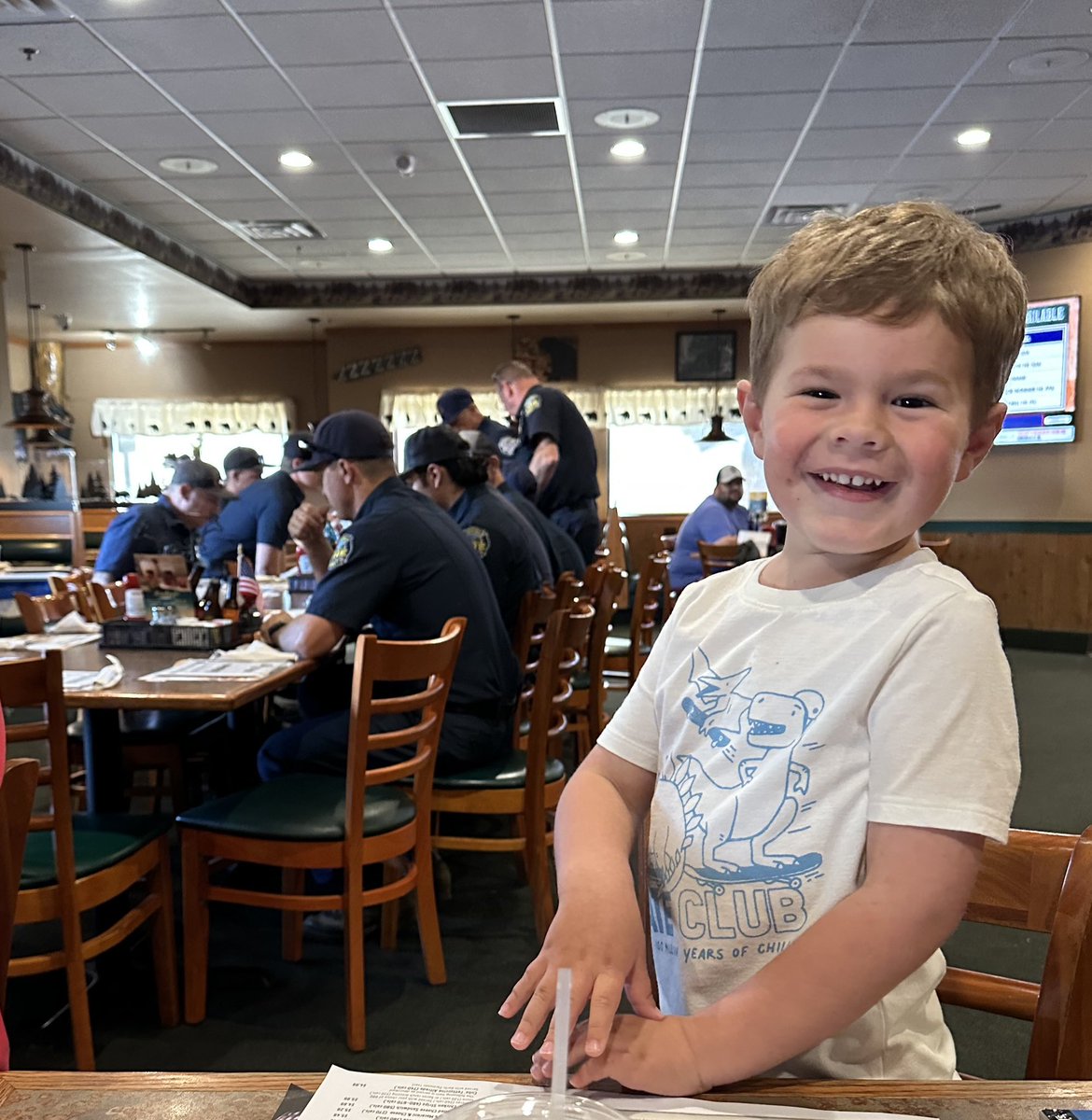 KellyDietler's tweet photo. Dreams come true for this 2 and 4 year old. Lucky us we were staying in the same hotel as the Ventura County FD. Many waves, high fives and fist bumps from these kind firefighters. We are thankful for you! 🤩🚒 @VCFD https://t.co/4bFryaAFNh