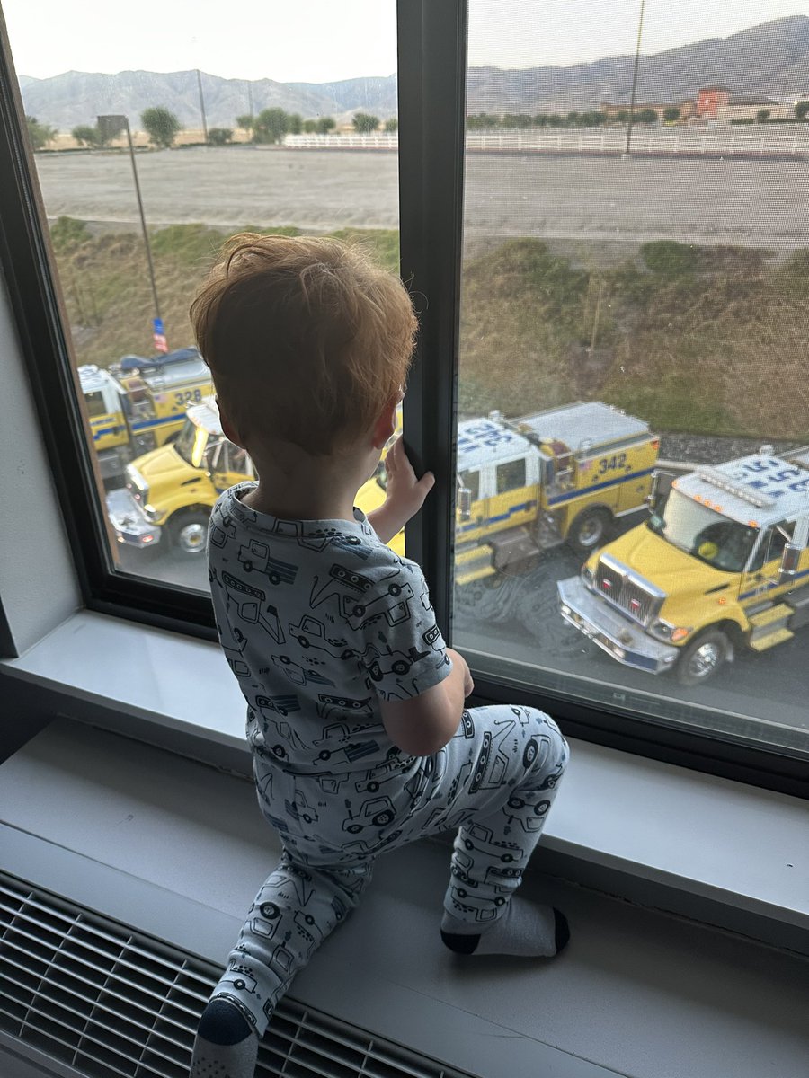KellyDietler's tweet photo. Dreams come true for this 2 and 4 year old. Lucky us we were staying in the same hotel as the Ventura County FD. Many waves, high fives and fist bumps from these kind firefighters. We are thankful for you! 🤩🚒 @VCFD https://t.co/4bFryaAFNh