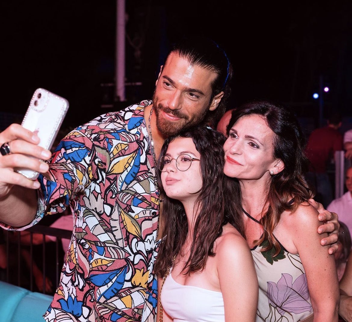 CanYamanMedia's tweet photo. #CanYaman IG Post 

Some nice shots from the evening in Corigliano Calabro 

Let's work tirelessly for our children 

#CanYamanForChildren
#BreakTheWallTour2023 https://t.co/aX8Bx2CKsD