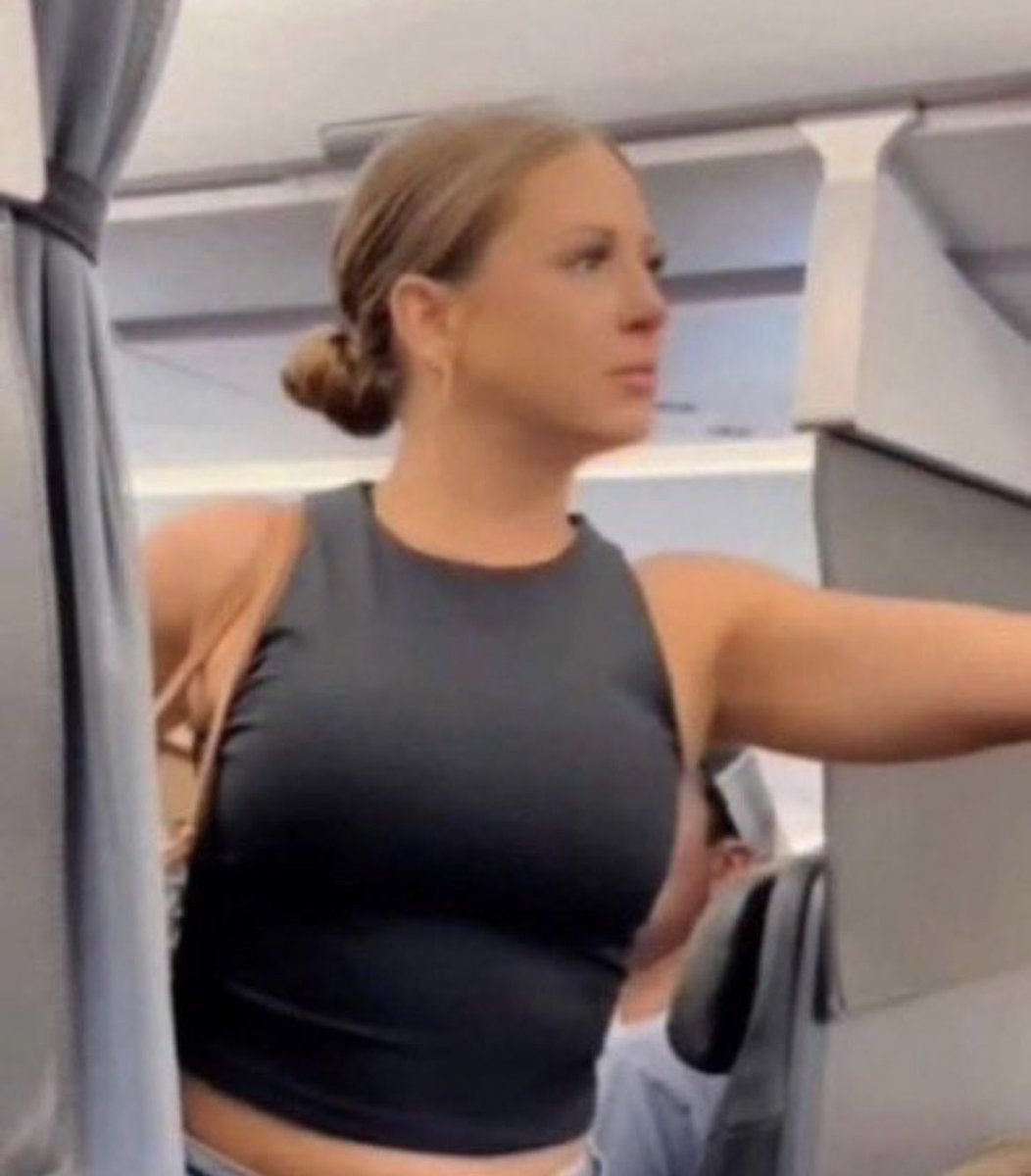 KushPapii's tweet photo. Has anyone found out who this is yet shes the only viral meme never found so far https://t.co/4hvF02HBT2