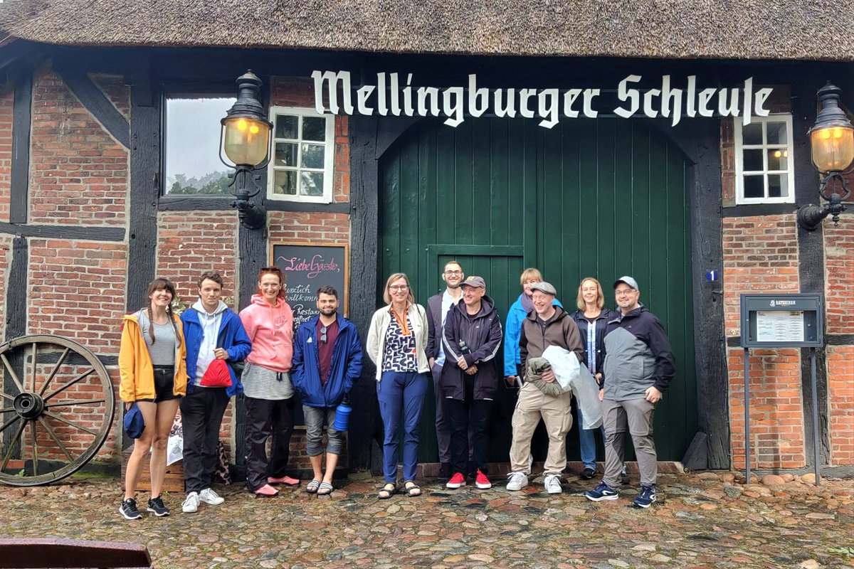 redRobin tweet media