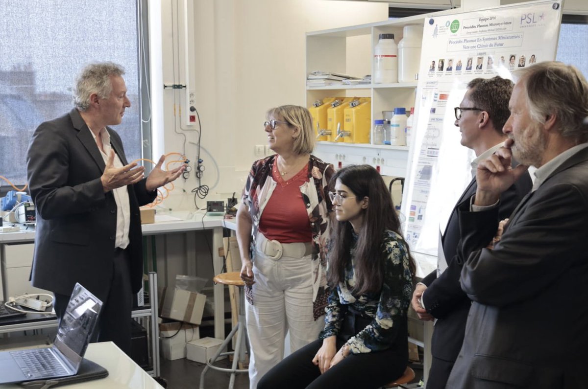 psl_univ's tweet photo. 📣 #PSL lauréate de l’appel #PUI 2023 (Pôles Universitaires d’Innovation) pour un montant de 11 millions d'€, a annoncé ajd @sretailleau, ministre @sup_recherche, depuis le campus PSL à l'@ipggmicrofluid.
Félicitations à notre communauté 👏
Infos 👉 https://t.co/rMx5pfh7V1 https://t.co/jmz4QfsRZF